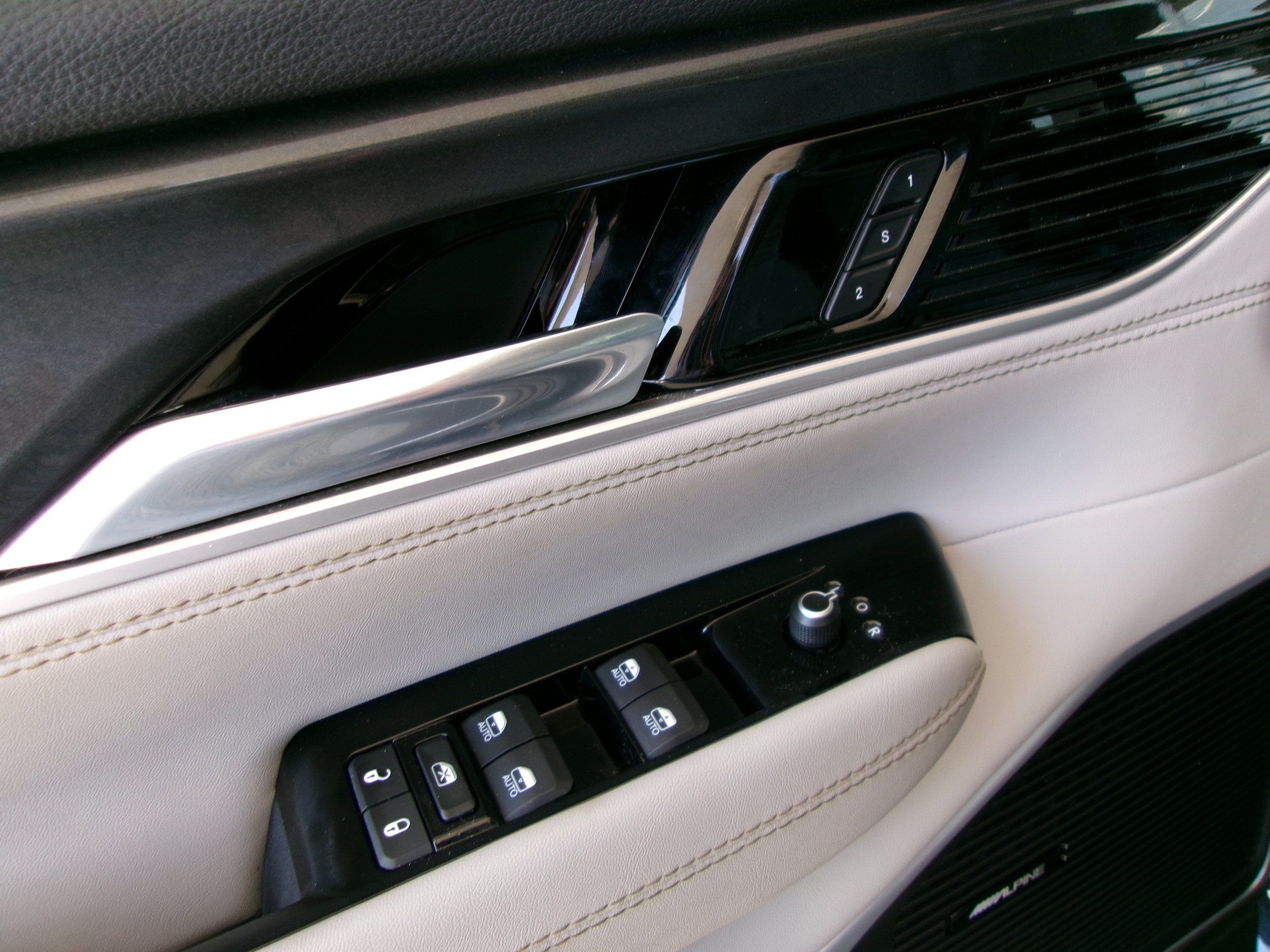 Used 2022 Jeep Wagoneer Series I w/ Convenience Group I AWD/4WD image 13