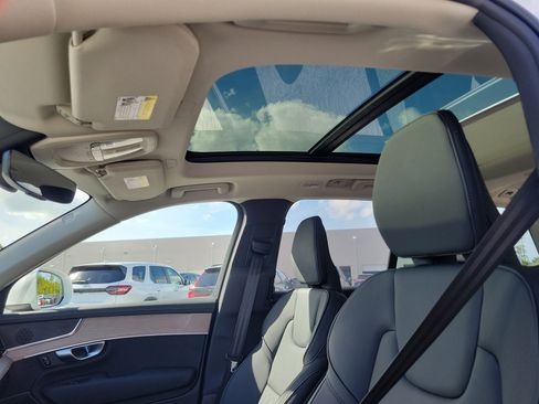 Used 2025 Volvo XC90 B6 Plus image 27