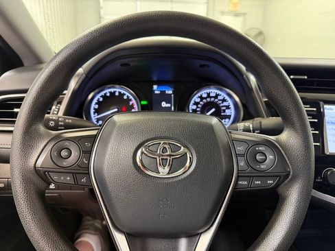 Used 2019 Toyota Camry LE w/ Convenience Package FWD image 8