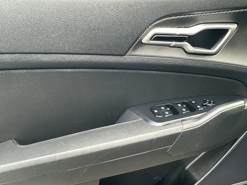 Used 2023 Kia Sportage LX image 11