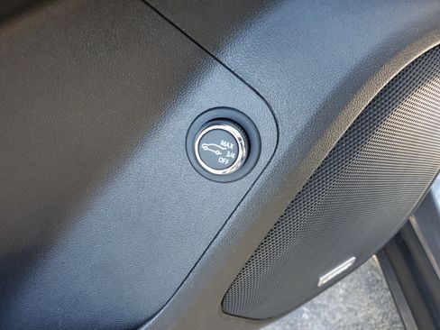 Used 2021 GMC Acadia Denali image 16