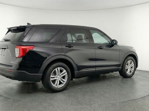 Used 2024 Ford Explorer XLT w/ Equipment Group 202A image 9