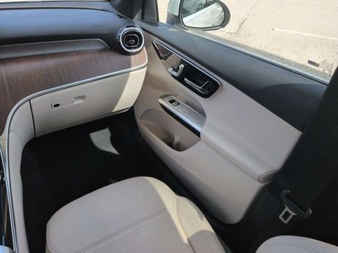 Used 2026 Mercedes-Benz GLC 300 4MATIC image 17