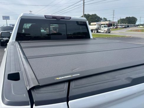 Used 2021 GMC Sierra 1500 AT4 w/ AT4 Premium Package AWD/4WD image 8