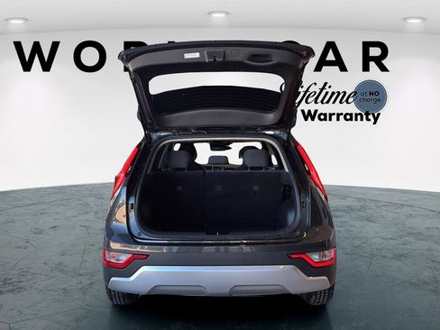 Used 2023 Kia Niro LX FWD image 9