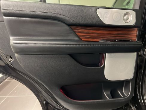 Used 2020 Lincoln Navigator Reserve w/ Luxury Package image 38