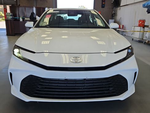 Used 2025 Toyota Camry LE w/ Convenience Package FWD image 4
