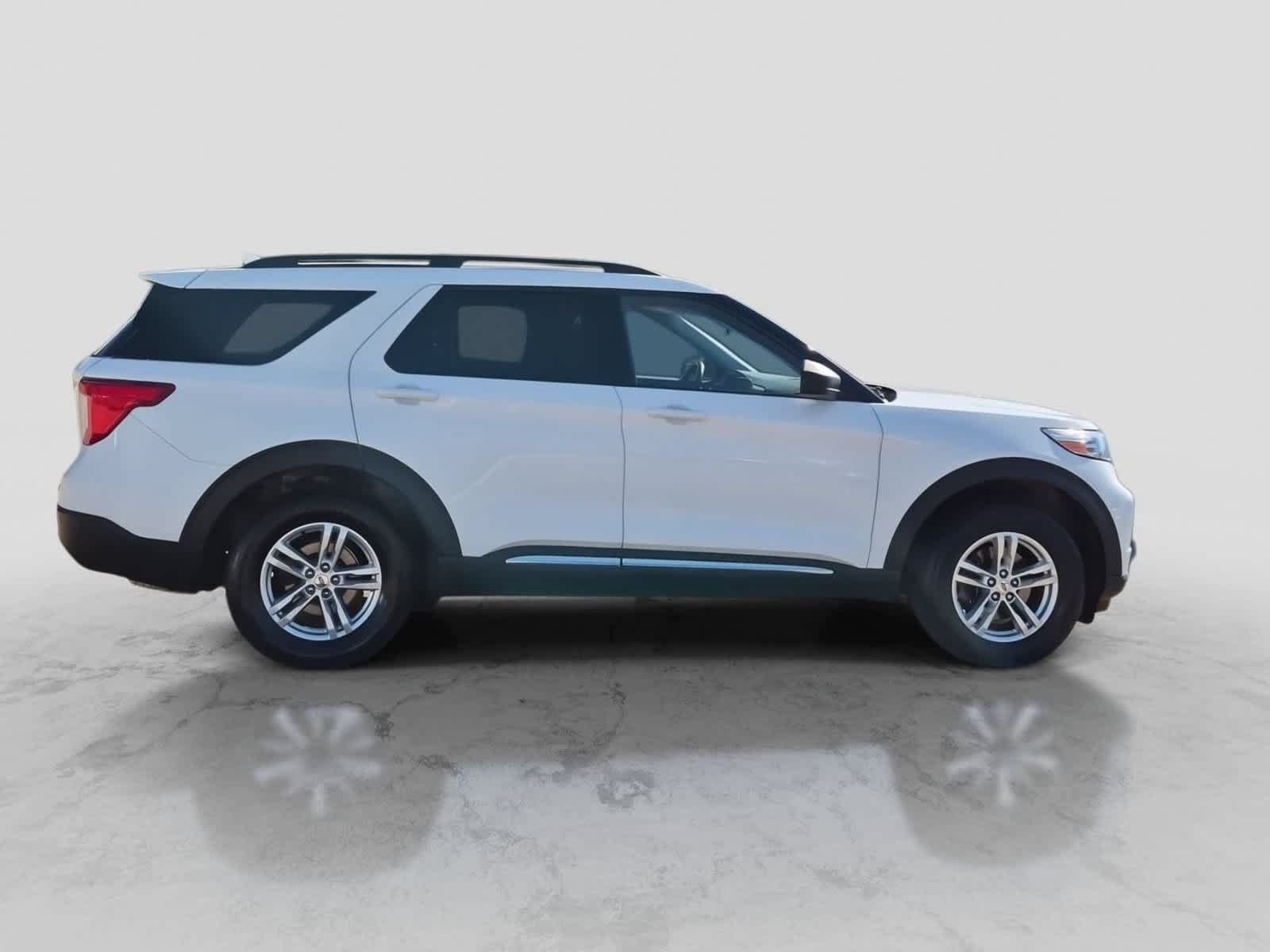Used 2020 Ford Explorer XLT w/ Equipment Group 202A AWD/4WD image 9