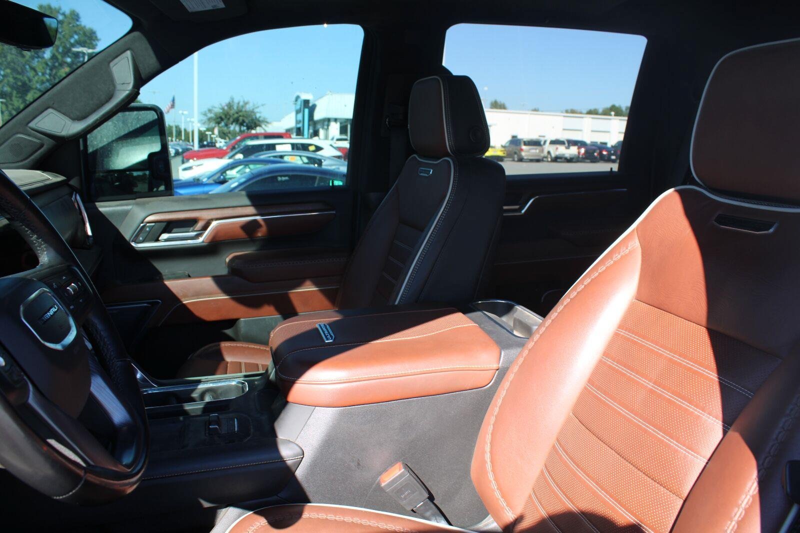Used 2024 GMC Sierra 2500 Denali Ultimate AWD/4WD image 6