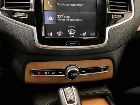 Used 2021 Volvo XC90 T6 Momentum w/ Advanced Package image 27