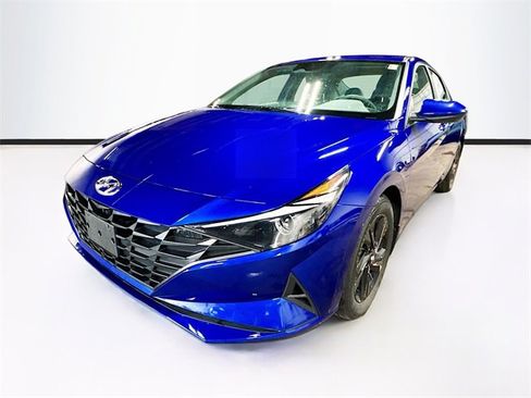 Used 2023 Hyundai Elantra SEL image 3