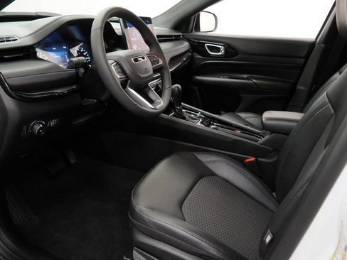 Used 2025 Jeep Compass Latitude w/ Altitude Special Edition AWD/4WD image 24