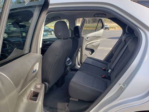 Used 2022 Chevrolet Equinox LT w/ Driver Convenience Package image 32