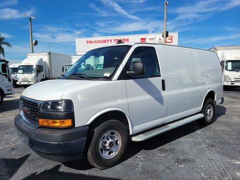 Used 2023 GMC Savana 2500 w/ Driver Convenience Package image 3