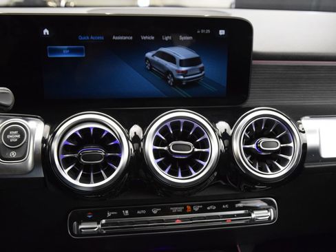 Used 2023 Mercedes-Benz GLB 250 image 27
