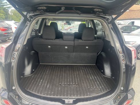 Used 2018 Toyota RAV4 XLE AWD/4WD image 16