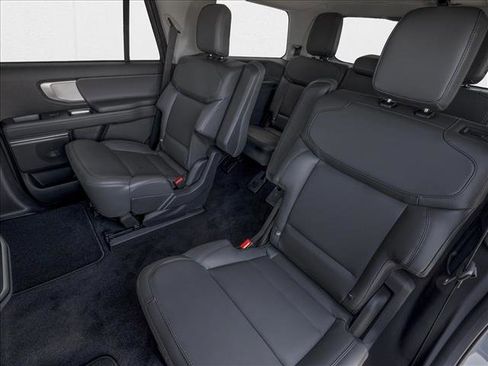 New 2026 Ford Expedition Active RWD image 9