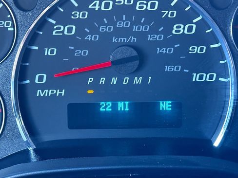 Used 2025 Chevrolet Express 2500 Extended w/ Communications Package image 4