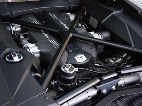 Used 2018 Lamborghini Aventador S AWD/4WD image 22
