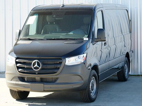 Used 2024 Mercedes-Benz Sprinter 2500 image 36