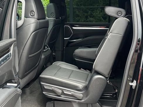 Used 2026 Cadillac Escalade ESV Luxury w/ LPO, Floor Liner Package AWD/4WD image 12