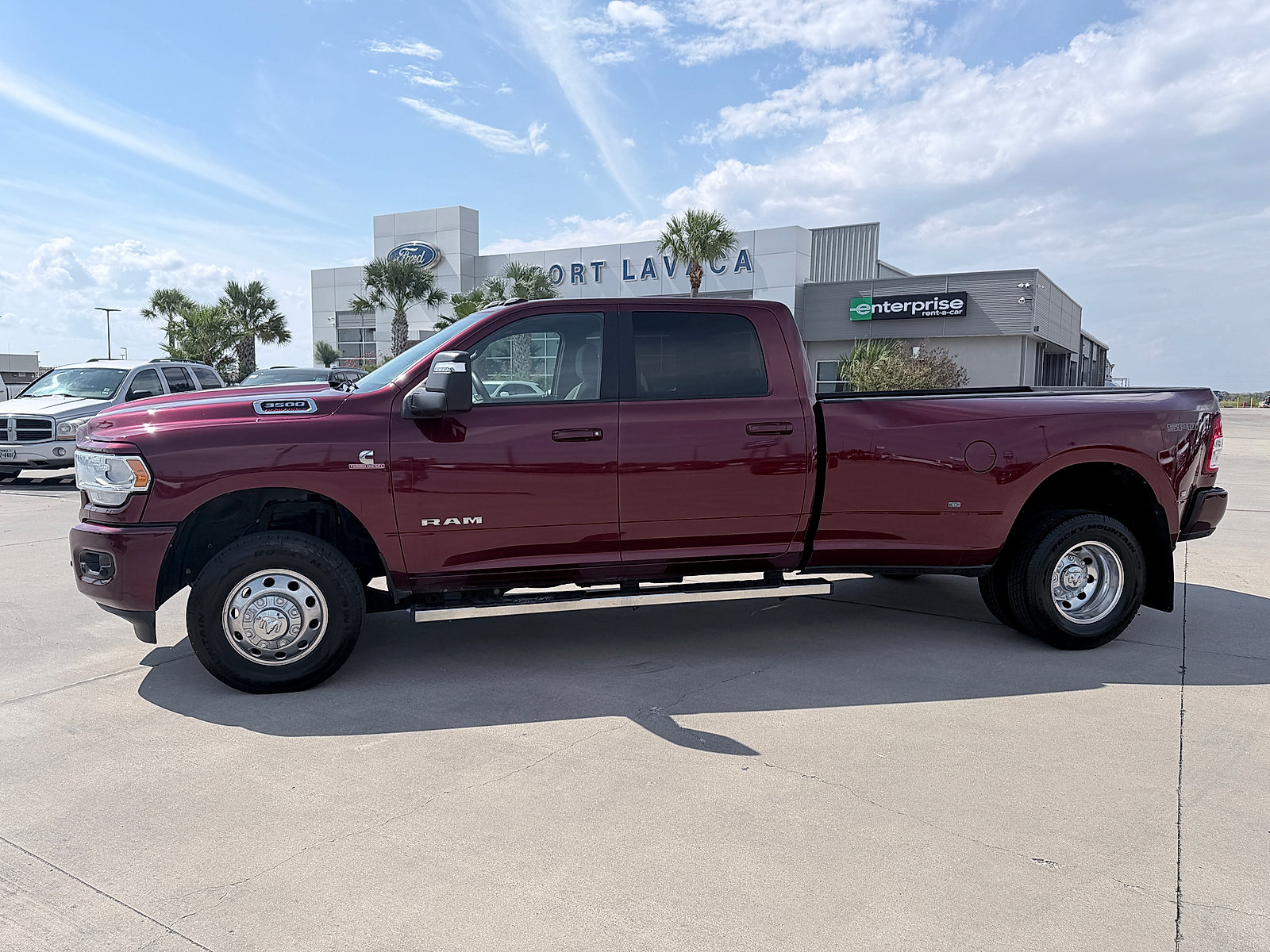 Used 2024 RAM 3500 Big Horn w/ Sport Appearance Package AWD/4WD image 4