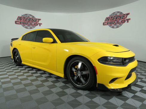 Used 2017 Dodge Charger R/T image 9