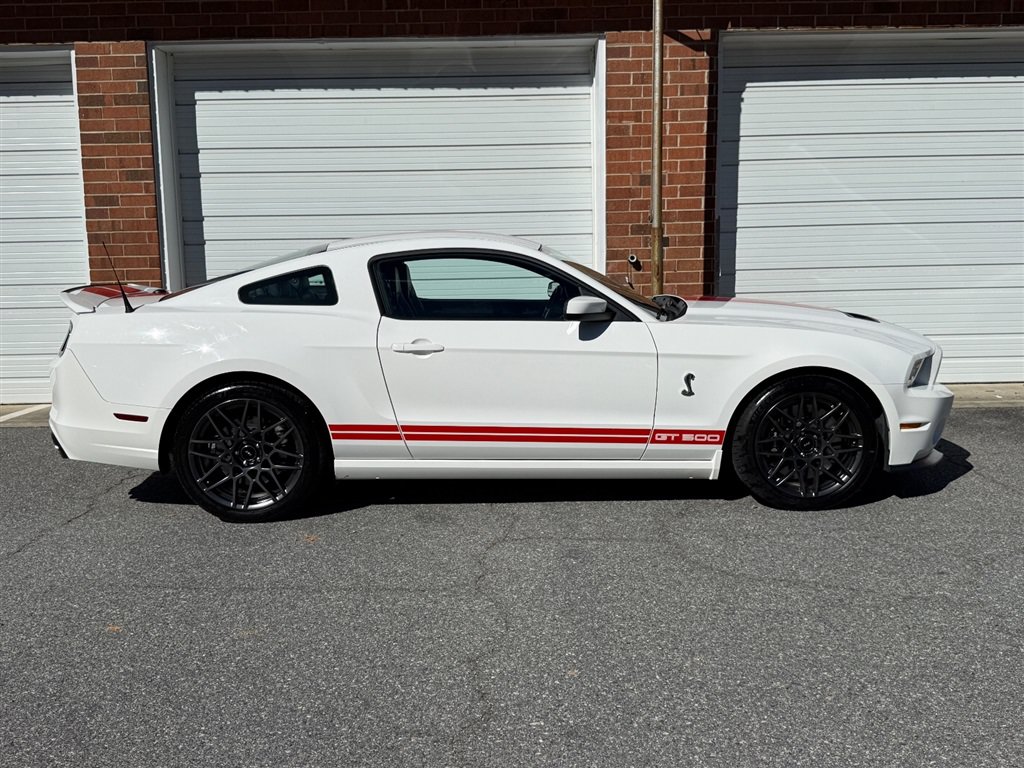 Used 2013 Ford Mustang Shelby GT500 RWD image 35