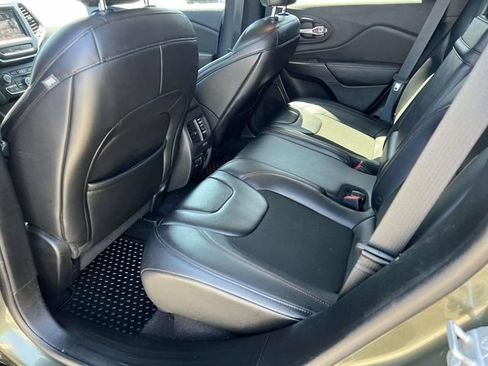 Used 2019 Jeep Cherokee Trailhawk w/ Cold Weather Group AWD/4WD image 14