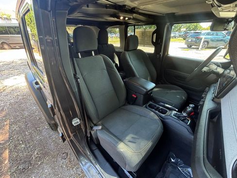 Used 2025 Jeep Wrangler Unlimited Sport AWD/4WD image 36