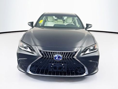Used 2022 Lexus ES 300h w/ Premium Package FWD image 2