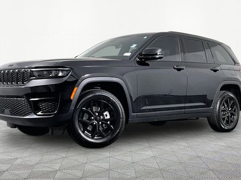 Used 2025 Jeep Grand Cherokee Altitude AWD/4WD image 1
