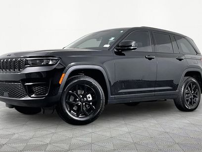 Used 2025 Jeep Grand Cherokee Altitude