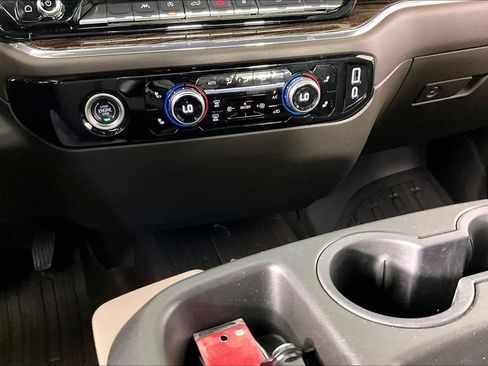 Used 2024 GMC Sierra 1500 SLE AWD/4WD image 9