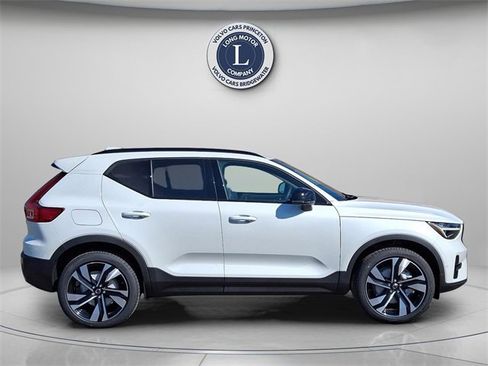 New 2025 Volvo XC40 B5 Plus w/ Protection Package Premier image 7