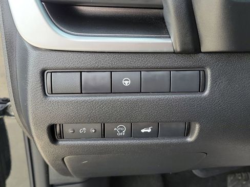 Used 2025 Nissan Rogue SV image 30