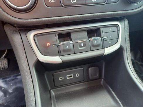 Used 2024 GMC Terrain SLE AWD/4WD image 13