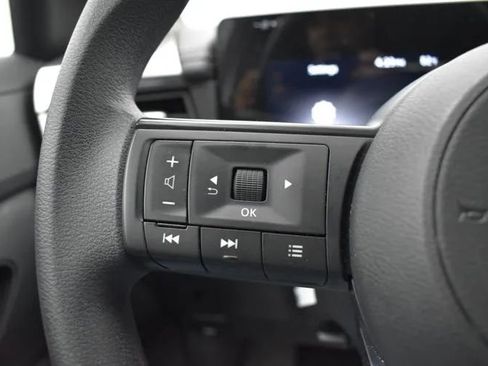Used 2025 Nissan Kicks SV AWD/4WD image 23