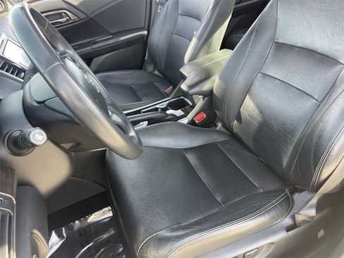 Certified 2017 Honda Accord EX-L image 22