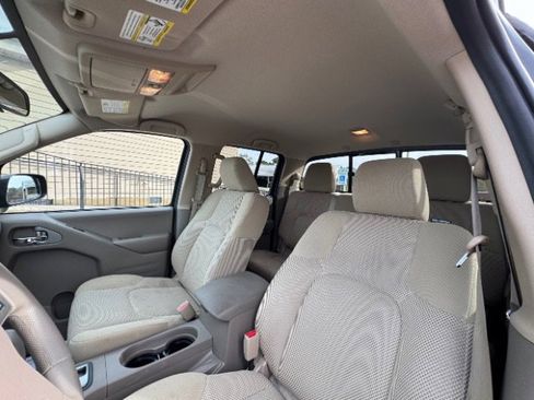 Used 2018 Nissan Frontier SV image 10