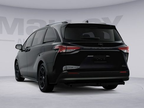 New 2026 Toyota Sienna XLE Woodland Edition AWD/4WD image 7