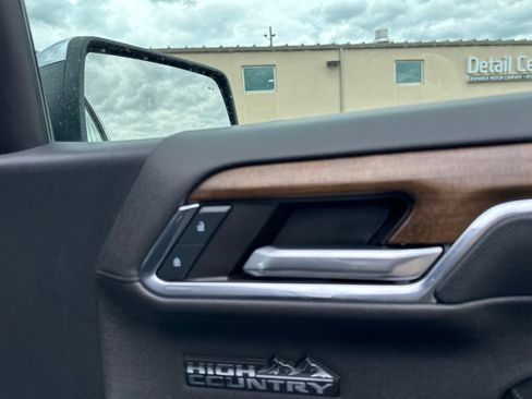 Used 2024 Chevrolet Silverado 1500 High Country w/ High Country Premium Package AWD/4WD image 40