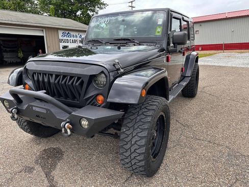 Used 2013 Jeep Wrangler Unlimited Sahara w/ Dual Top Group AWD/4WD image 11