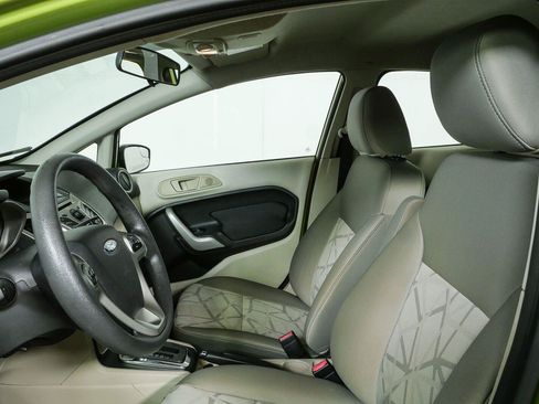 Used 2013 Ford Fiesta SE FWD image 5
