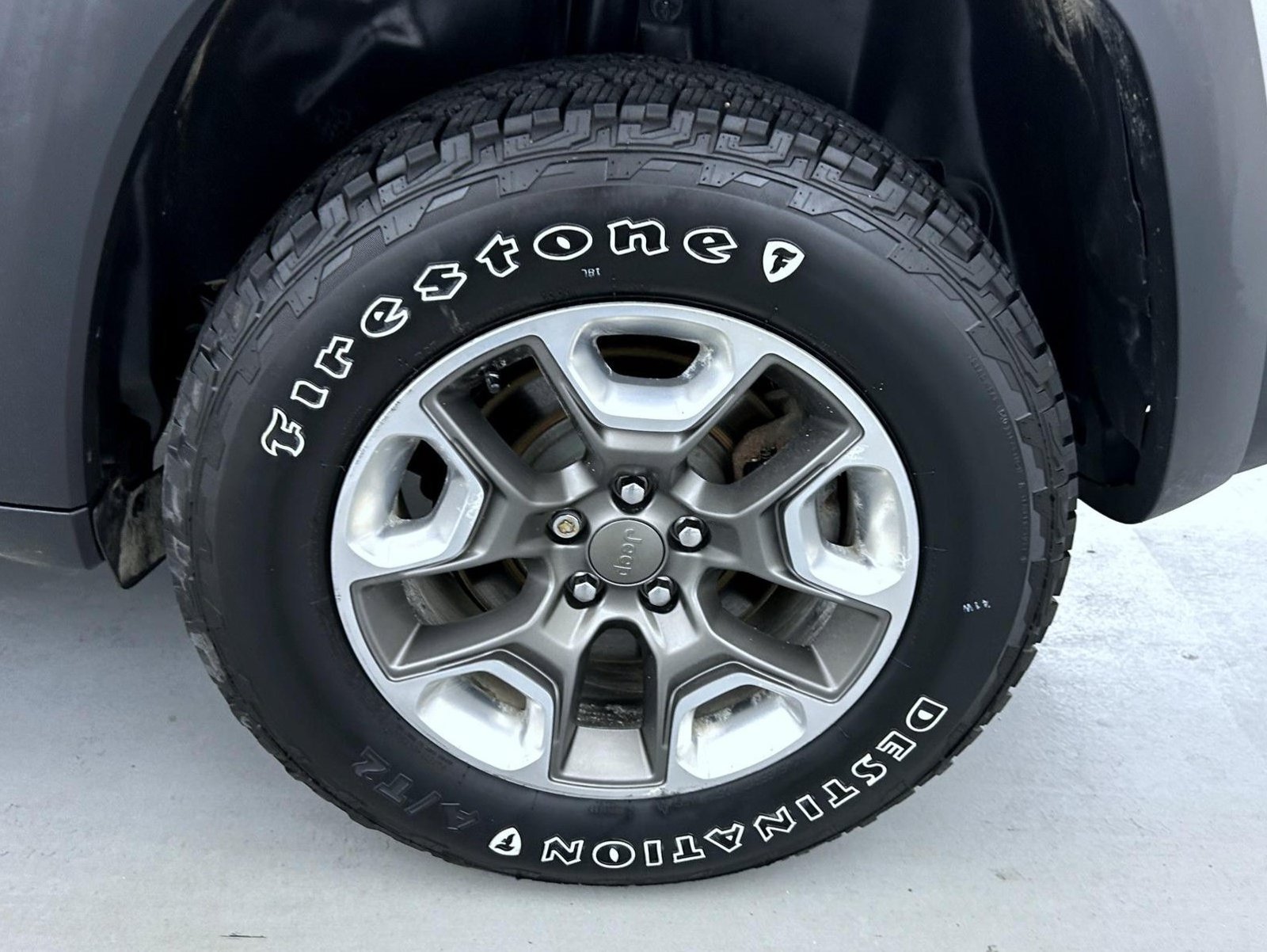 Used 2019 Jeep Cherokee Trailhawk w/ Comfort/Convenience Group AWD/4WD image 23