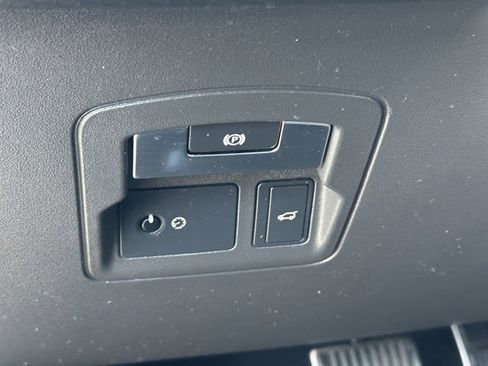 Used 2018 Land Rover Range Rover Velar R-Dynamic SE image 26