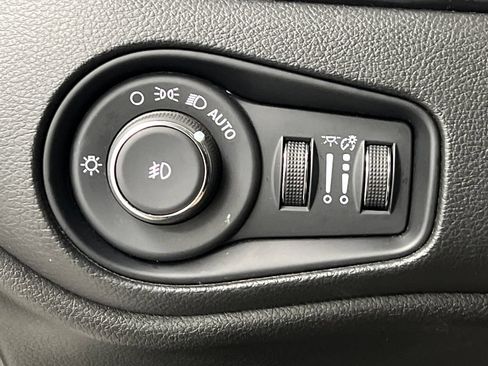 Used 2023 Jeep Renegade Trailhawk AWD/4WD image 43