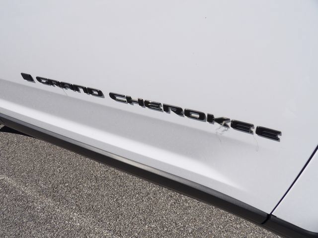 Used 2023 Jeep Grand Cherokee L Laredo AWD/4WD image 14