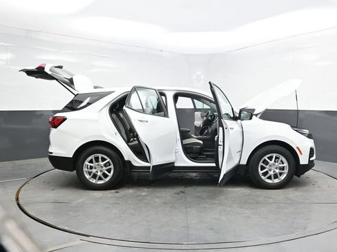 Used 2022 Chevrolet Equinox LS AWD/4WD image 45