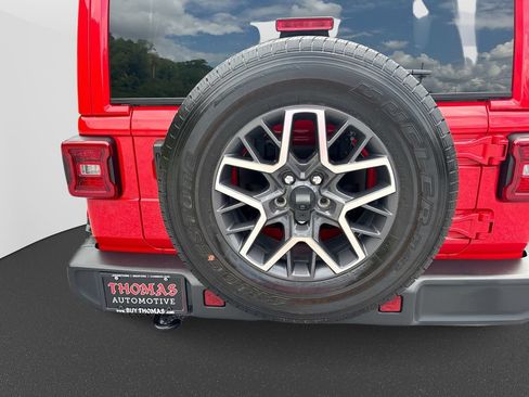 Used 2024 Jeep Wrangler Unlimited Sahara AWD/4WD image 35